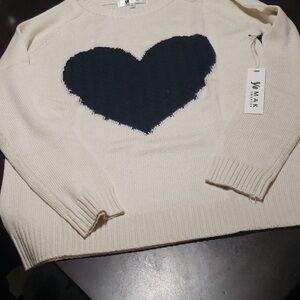 🤍🖤New boutique 🖤 heart sweater